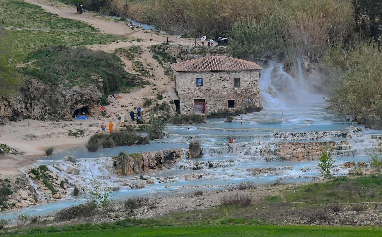saturnia tuscany italy hot springs