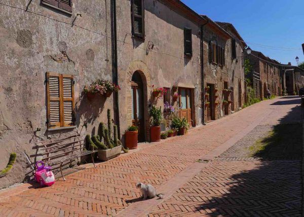 houses in Sovana Tuscany