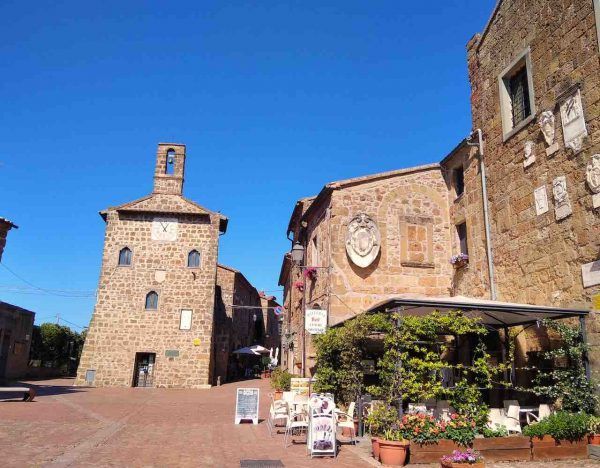 Sovana Tuscany road trip itinerary