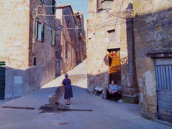 Alley and old women of Pitigliano Italy