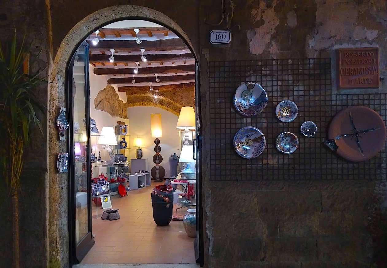 craft shop in Pitigliano Italy
