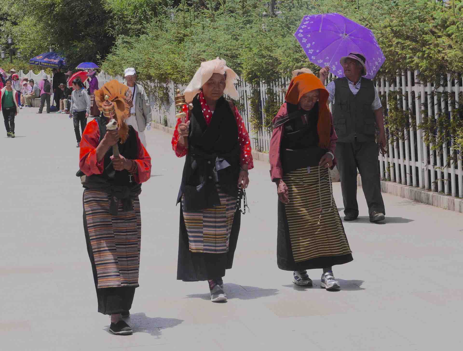 Travel to Tibet alone