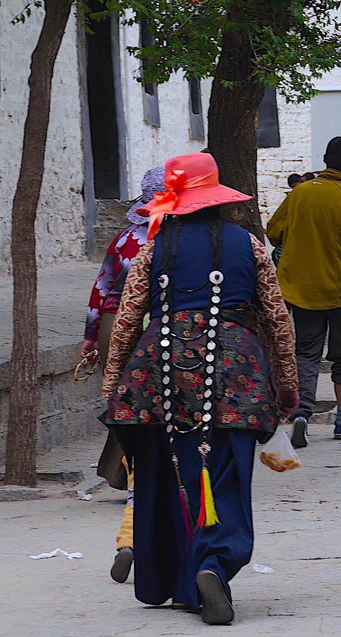 Tibetan woman travel to Tibet alone